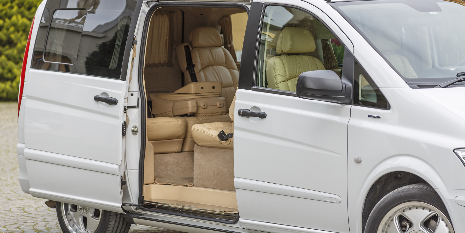 Habitat | <label style="color:#0056b3;">PRIVATE<span>VIP MINIVAN</span></label>