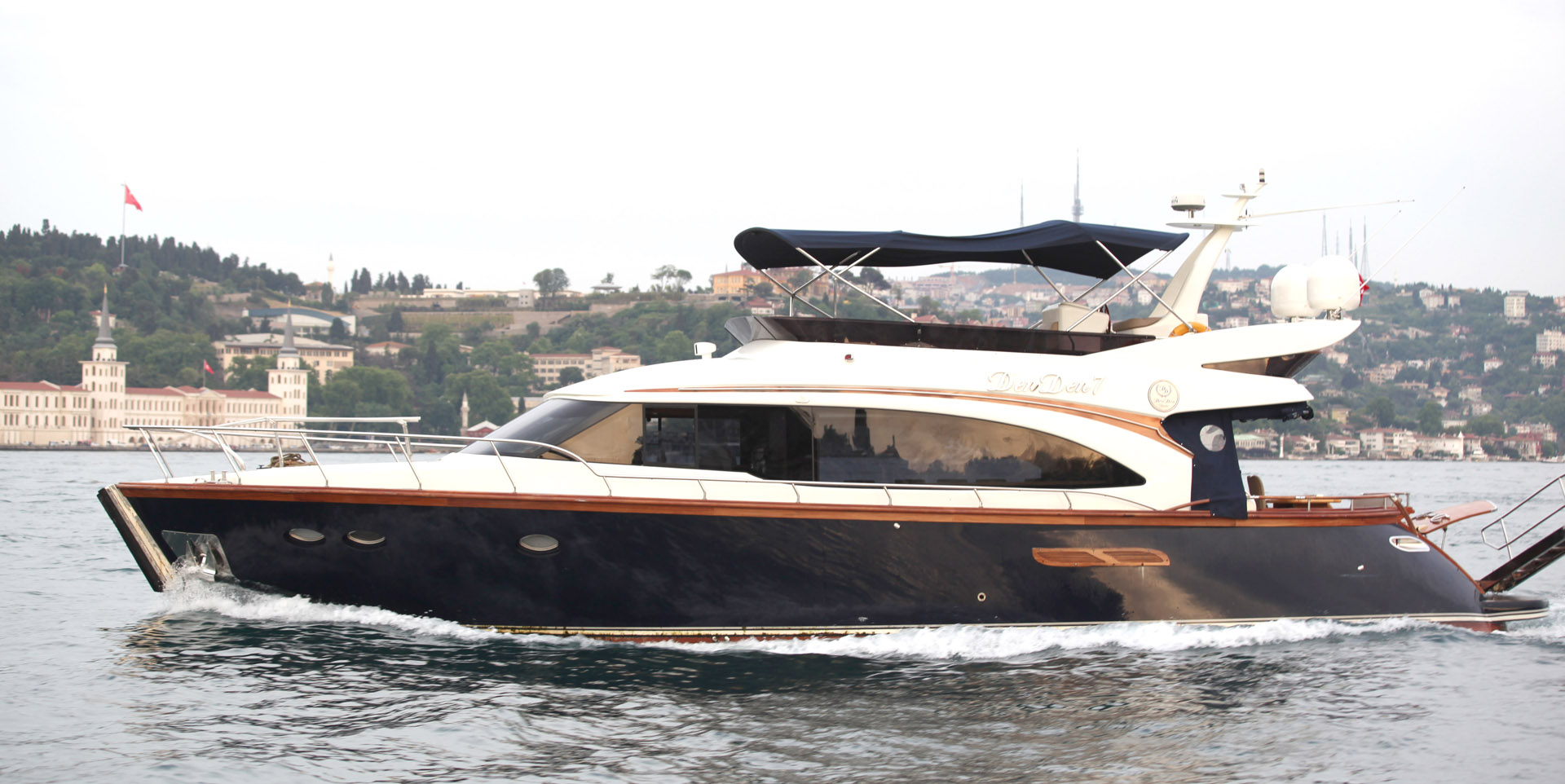 Habitat | <label style="color:#0056b3;">PRIVATE<span>YACHT</span></label>